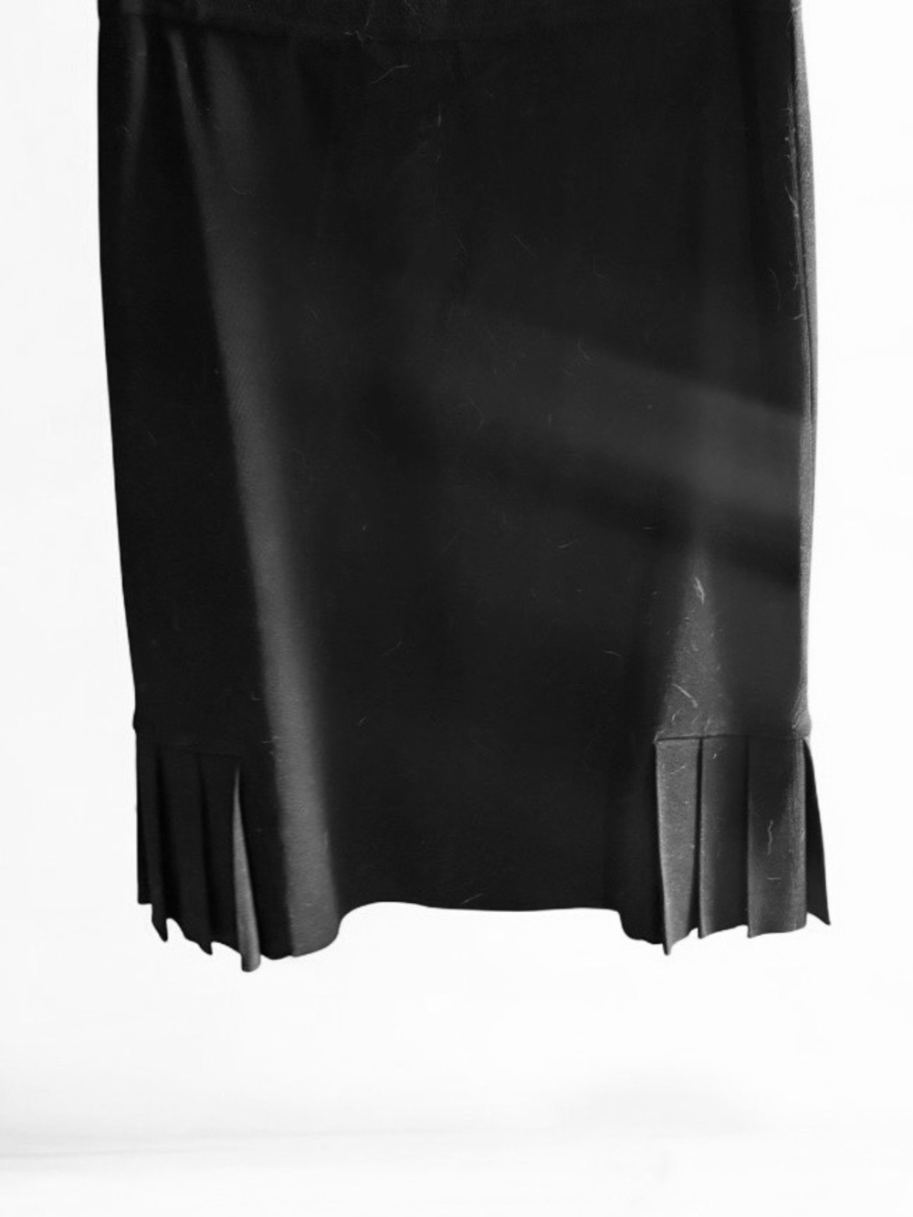 NWOT Ming Wang Black Women's Pencil Skirt with Side Pleats.